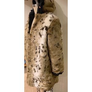 REVERSIBLE 2-1 faux fur and puffer jacket. Sz 8-10